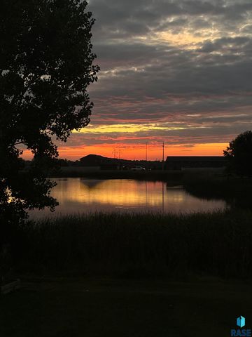 1100 S Maria Ave Avenue, Sioux Falls, SD 57106