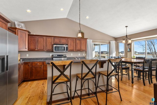 1100 S Maria Ave Avenue, Sioux Falls, SD 57106