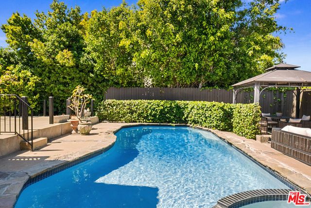2402 Hollyridge Drive, Los Angeles, CA 90068