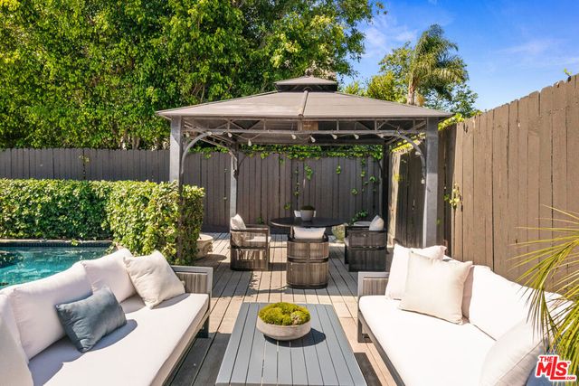 2402 Hollyridge Drive, Los Angeles, CA 90068