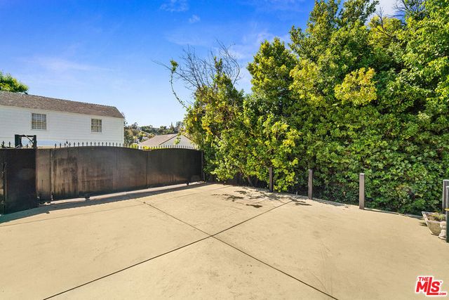 2402 Hollyridge Drive, Los Angeles, CA 90068