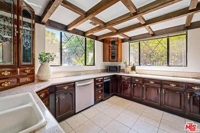 2402 Hollyridge Drive, Los Angeles, CA 90068