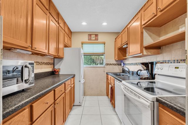 840 N High Point Blvd Boulevard N B, Delray Beach, FL 33445