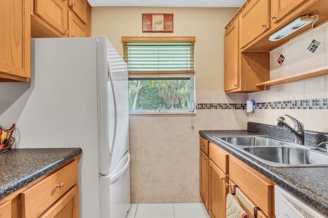 840 N High Point Blvd Boulevard N B, Delray Beach, FL 33445