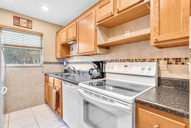 840 N High Point Blvd Boulevard N B, Delray Beach, FL 33445