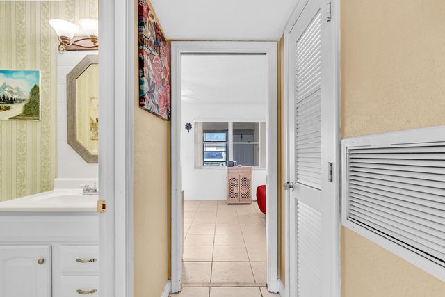 840 N High Point Blvd Boulevard N B, Delray Beach, FL 33445
