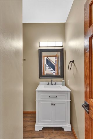 7 Hawthorne Ln, Penn Twp, PA 15642