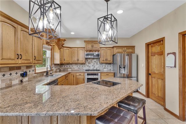 7 Hawthorne Ln, Penn Twp, PA 15642
