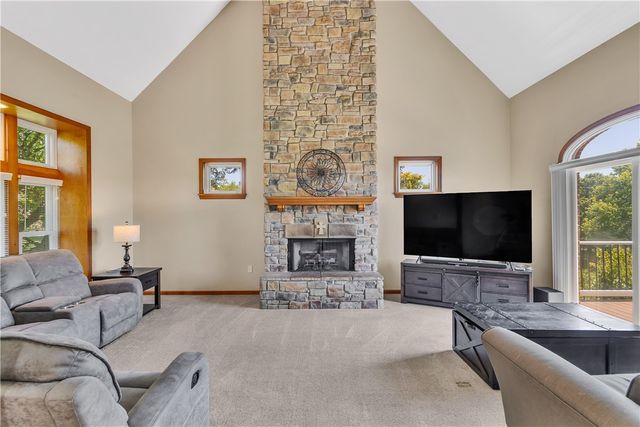 7 Hawthorne Ln, Penn Twp, PA 15642