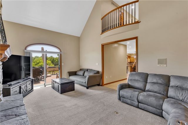 7 Hawthorne Ln, Penn Twp, PA 15642