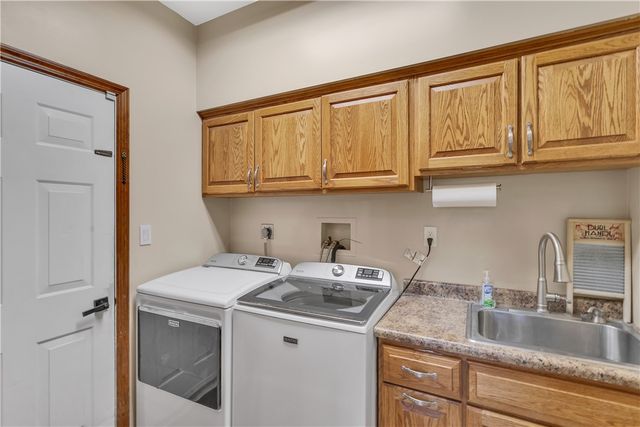 7 Hawthorne Ln, Penn Twp, PA 15642
