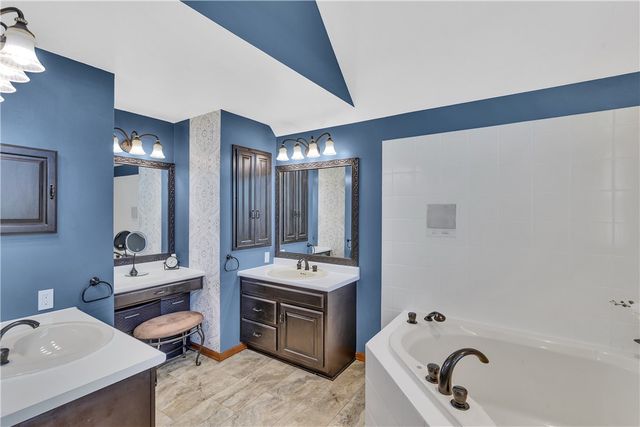 7 Hawthorne Ln, Penn Twp, PA 15642