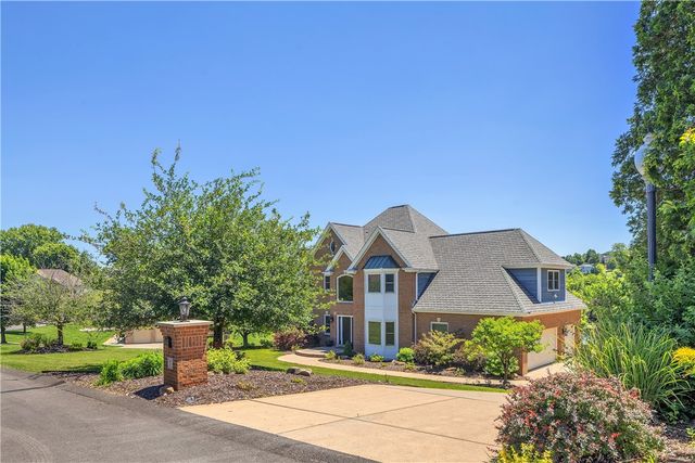 7 Hawthorne Ln, Penn Twp, PA 15642