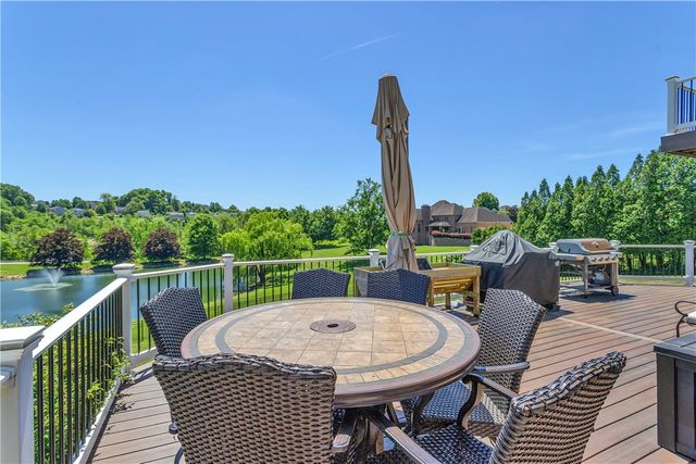 7 Hawthorne Ln, Penn Twp, PA 15642