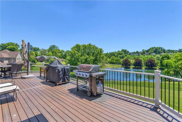 7 Hawthorne Ln, Penn Twp, PA 15642