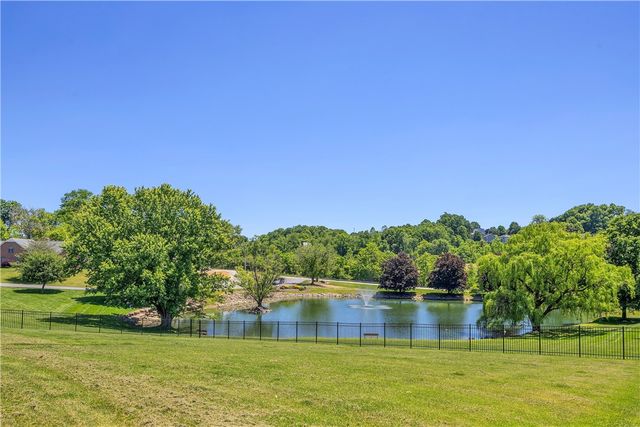 7 Hawthorne Ln, Penn Twp, PA 15642