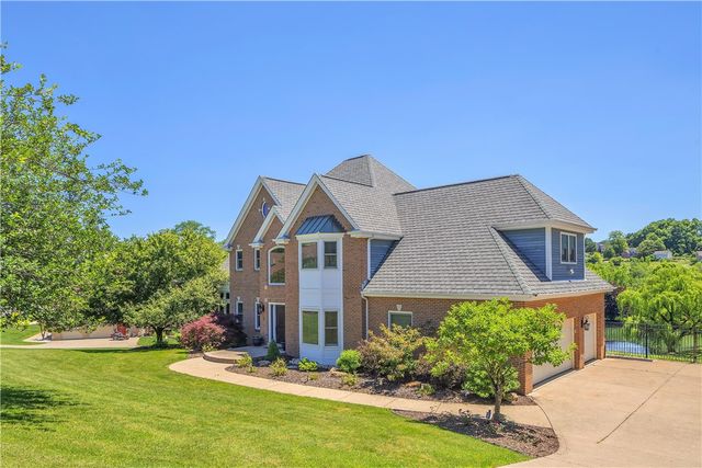 7 Hawthorne Ln, Penn Twp, PA 15642