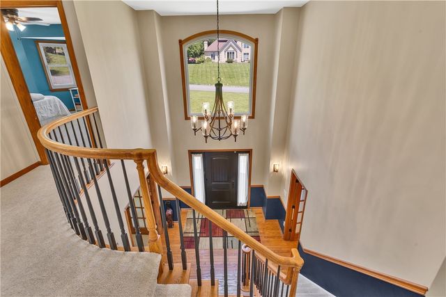 7 Hawthorne Ln, Penn Twp, PA 15642