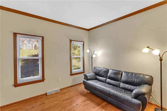7 Hawthorne Ln, Penn Twp, PA 15642