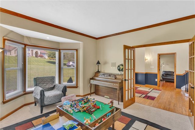 7 Hawthorne Ln, Penn Twp, PA 15642