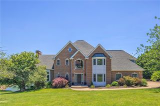 7 Hawthorne Ln, Penn Twp, PA 15642