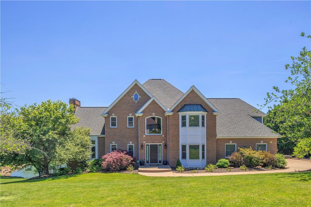 7 Hawthorne Ln, Penn Twp, PA 15642