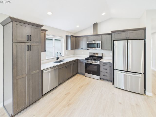 1265 Avenue D, Seaside, OR 97138