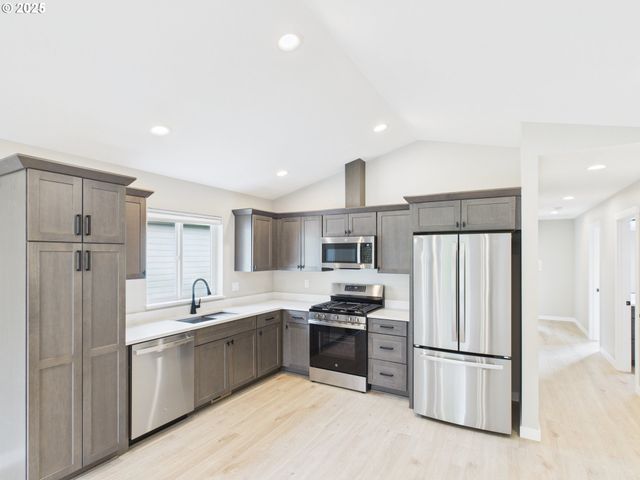 1265 Avenue D, Seaside, OR 97138