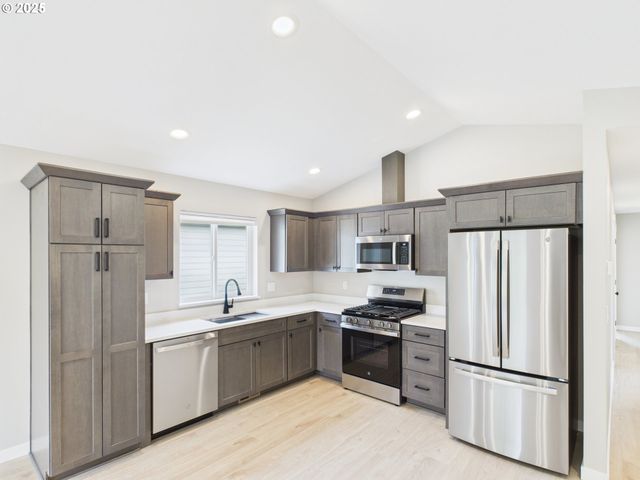 1265 Avenue D, Seaside, OR 97138