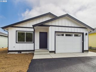 1265 Avenue D, Seaside, OR 97138