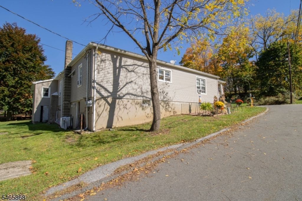 22 King Cole Rd, Hamburg Boro, NJ 07419 — photo 5