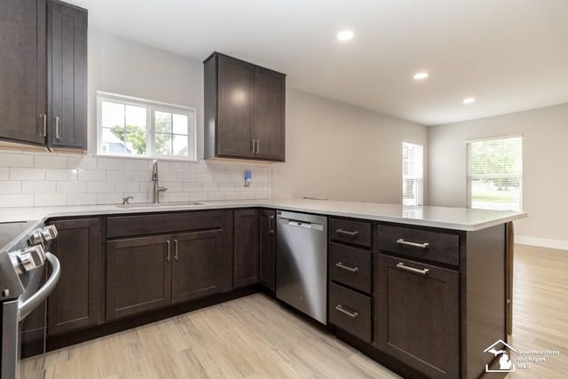 249 E Temperance Road, Temperance, MI 48182