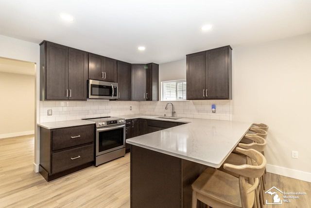 249 E Temperance Road, Temperance, MI 48182