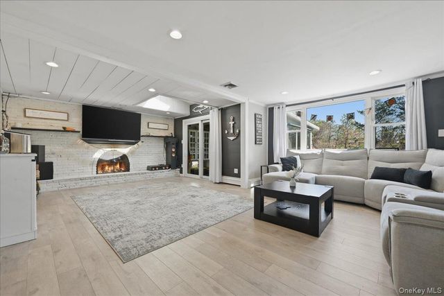 1085 Sipp Avenue, Medford, NY 11763