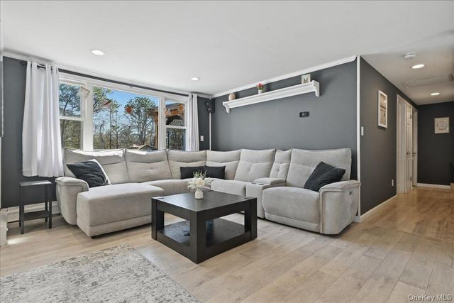 1085 Sipp Avenue, Medford, NY 11763