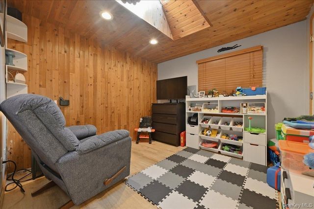 1085 Sipp Avenue, Medford, NY 11763