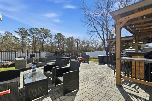 1085 Sipp Avenue, Medford, NY 11763