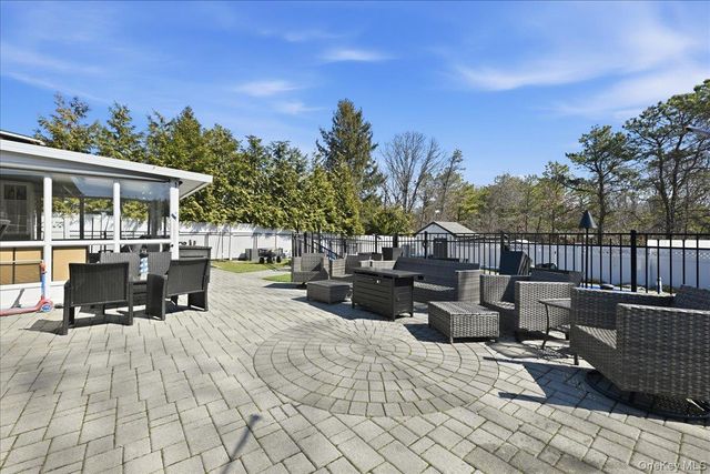 1085 Sipp Avenue, Medford, NY 11763