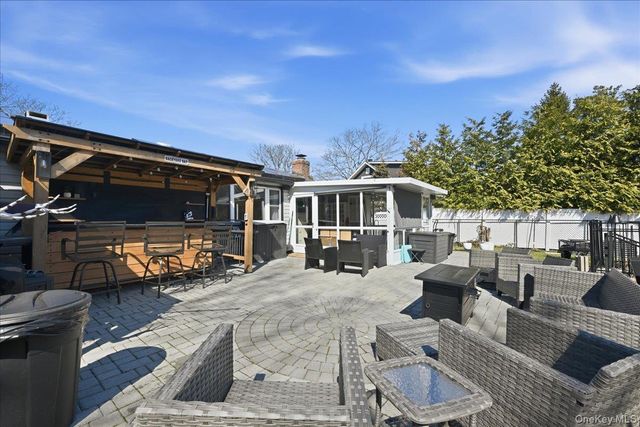 1085 Sipp Avenue, Medford, NY 11763