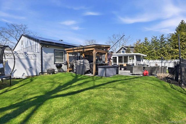 1085 Sipp Avenue, Medford, NY 11763