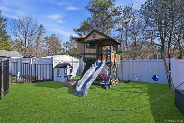 1085 Sipp Avenue, Medford, NY 11763