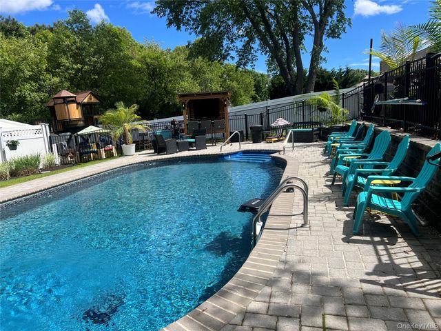 1085 Sipp Avenue, Medford, NY 11763