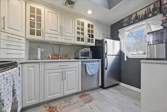 1085 Sipp Avenue, Medford, NY 11763