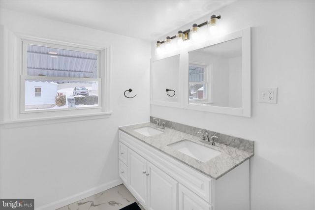 42 CHESTNUT ST, Mohnton, PA 19540