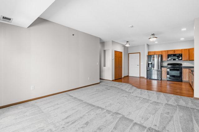 601 Levander Way 302, South Saint Paul, MN 55075