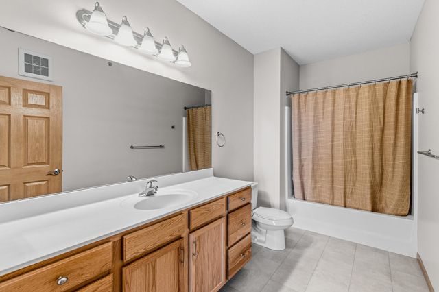 601 Levander Way 302, South Saint Paul, MN 55075