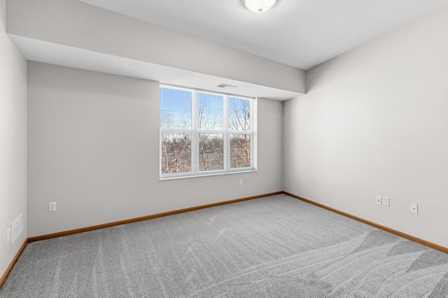 601 Levander Way 302, South Saint Paul, MN 55075