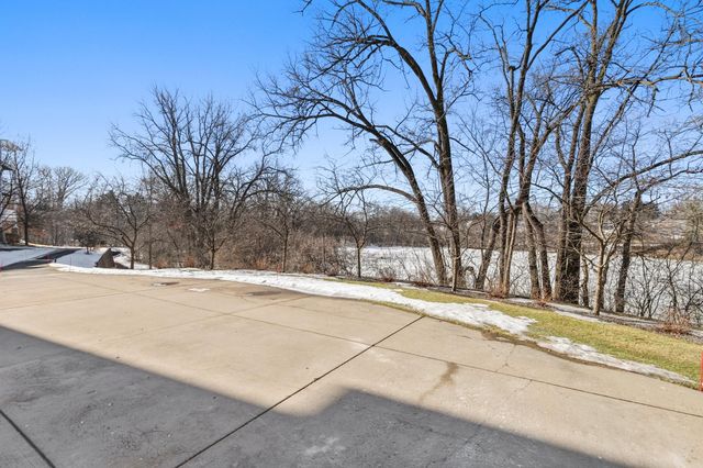 601 Levander Way 302, South Saint Paul, MN 55075