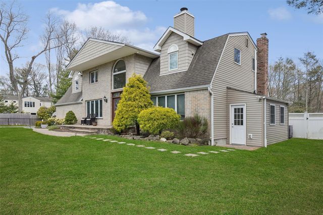 3 Philson Court, Commack, NY 11725