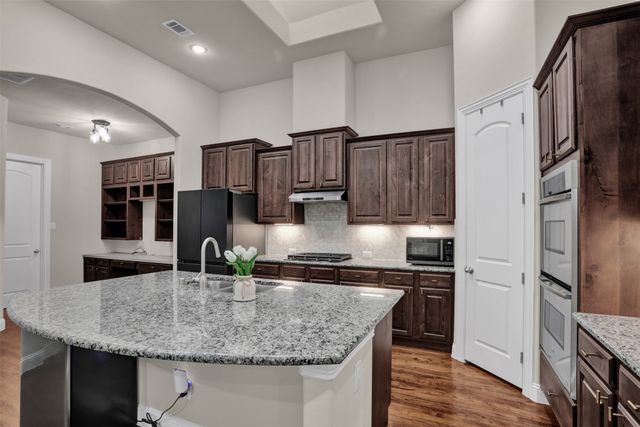 209 Carrington Lane, Lewisville, TX 75067